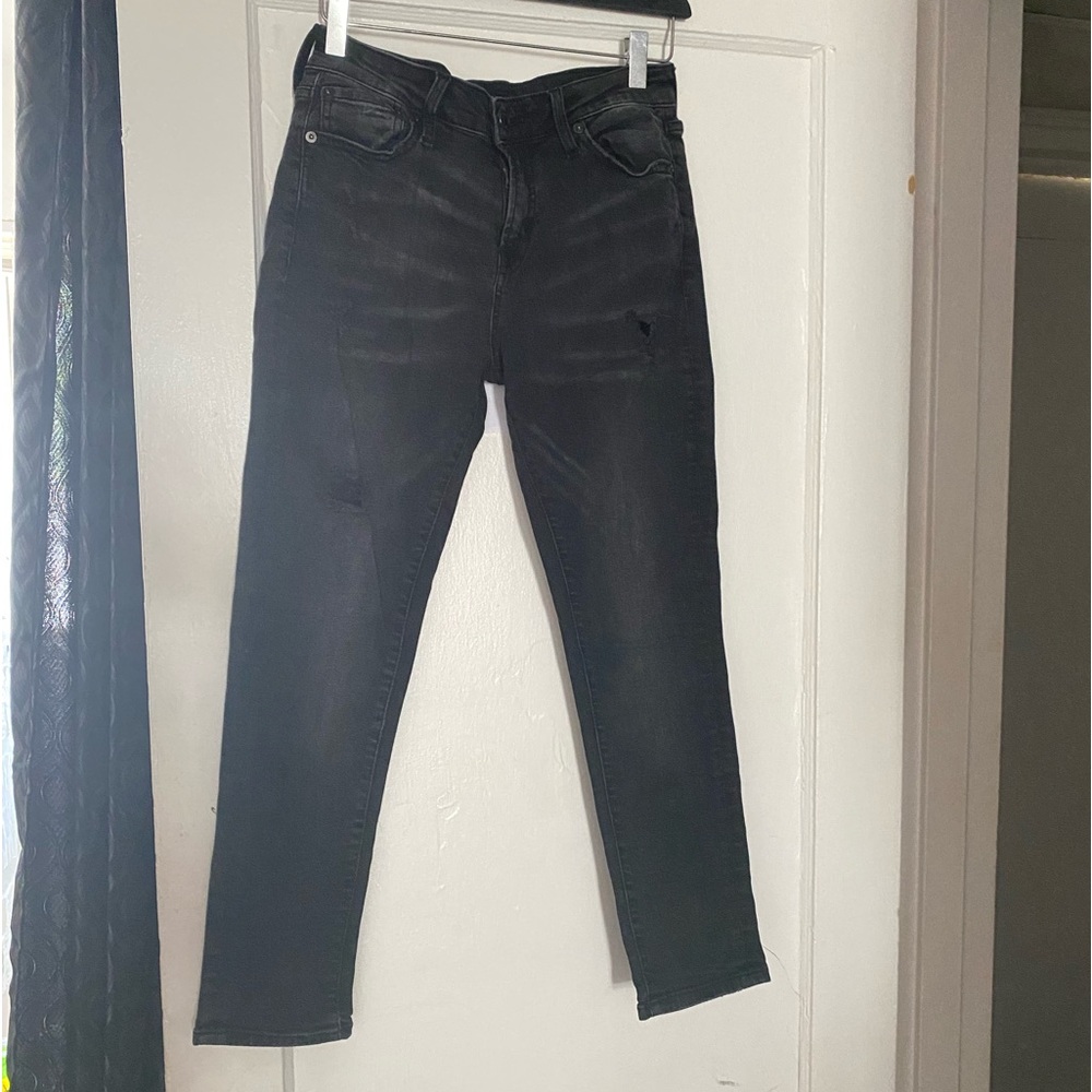 It is a youth black pants of the aeropostal brand